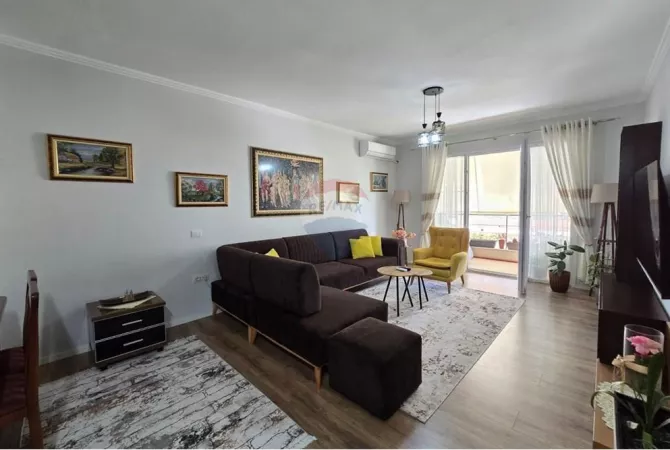 Shtepi ne shitje Apartament ne Tirane, 2+1, Mobilimi E mobiluar, Pagesa 115,000  Euro.