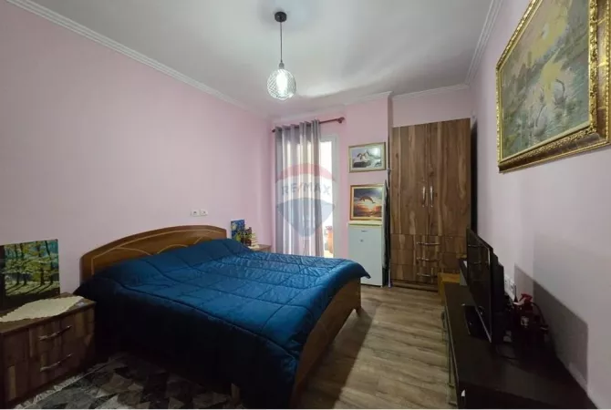 Shtepi ne shitje Apartament ne Tirane, 2+1, Mobilimi E mobiluar, Pagesa 115,000  Euro.