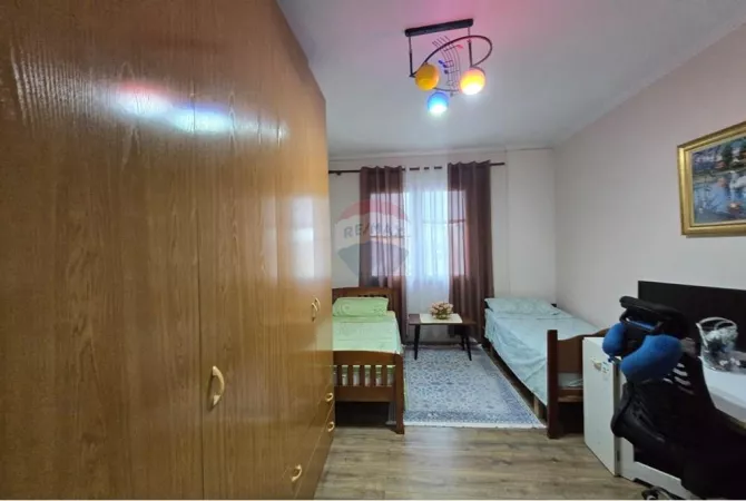 Shtepi ne shitje Apartament ne Tirane, 2+1, Mobilimi E mobiluar, Pagesa 115,000  Euro.