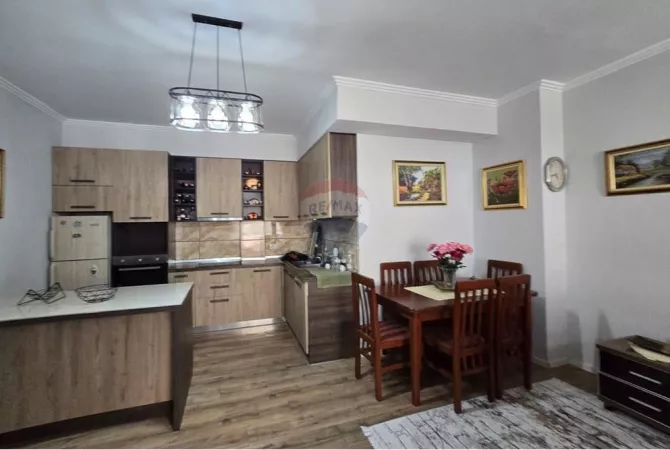 Shtepi ne shitje Apartament ne Tirane, 2+1, Mobilimi E mobiluar, Pagesa 115,000  Euro.