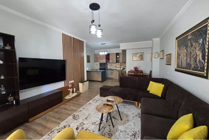 Shtepi ne shitje Apartament ne Tirane, 2+1, Mobilimi E mobiluar, Pagesa 115,000  Euro.
