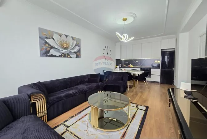 Shtepi ne shitje Apartament ne Tirane, 2+1, Mobilimi Pjeserisht e mobiluar, Pagesa 155,000  Euro.