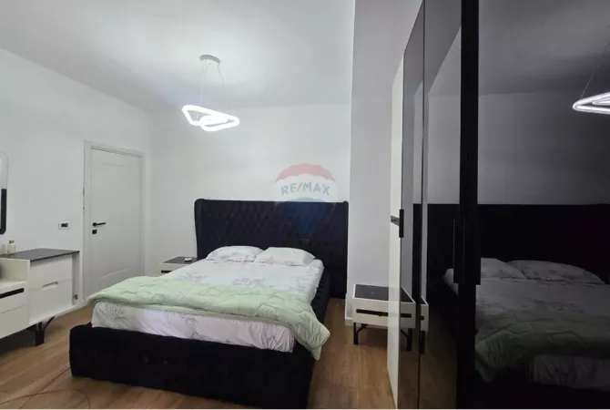Shtepi ne shitje Apartament ne Tirane, 2+1, Mobilimi Pjeserisht e mobiluar, Pagesa 155,000  Euro.