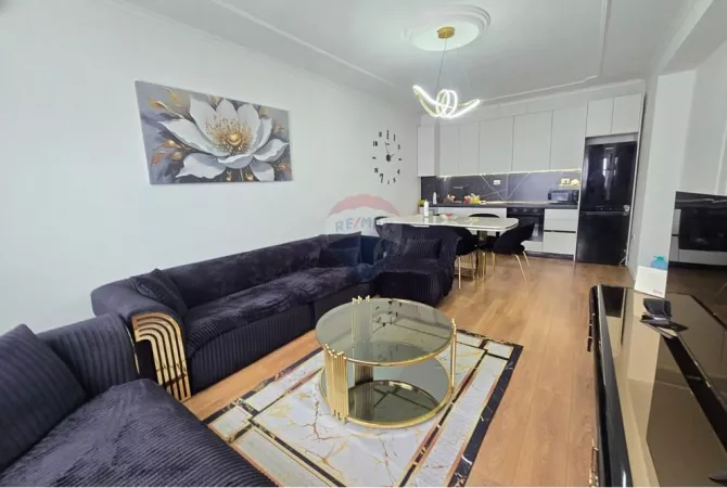 Shtepi ne shitje Apartament ne Tirane, 2+1, Mobilimi Pjeserisht e mobiluar, Pagesa 155,000  Euro.