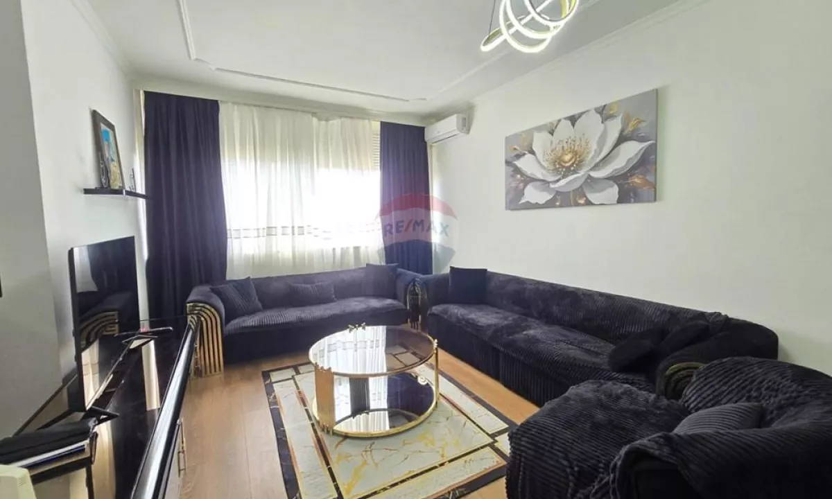 Shtepi ne shitje Apartament ne Tirane, 2+1, Mobilimi Pjeserisht e mobiluar, Pagesa 155,000  Euro.