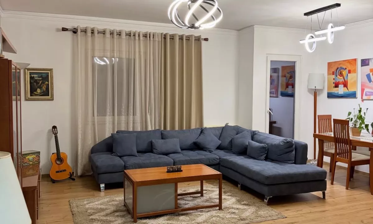 Appartamento in affitto a Tirana 2+1, Arredato