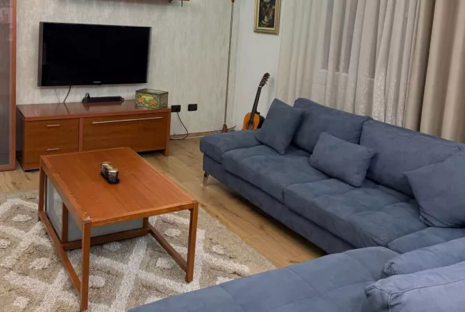 Appartamento in affitto a Tirana 2+1, Arredato