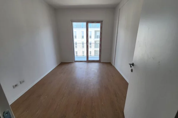 Shtepi ne shitje Apartament ne Tirane, 2+1, Mobilimi Bosh, pa mobiluar, Pagesa 95,000  Euro.