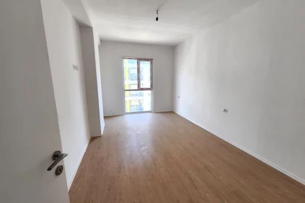Shtepi ne shitje Apartament ne Tirane, 2+1, Mobilimi Bosh, pa mobiluar, Pagesa 95,000  Euro.