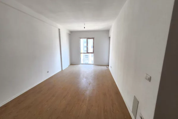 Shtepi ne shitje Apartament ne Tirane, 2+1, Mobilimi Bosh, pa mobiluar, Pagesa 95,000  Euro.
