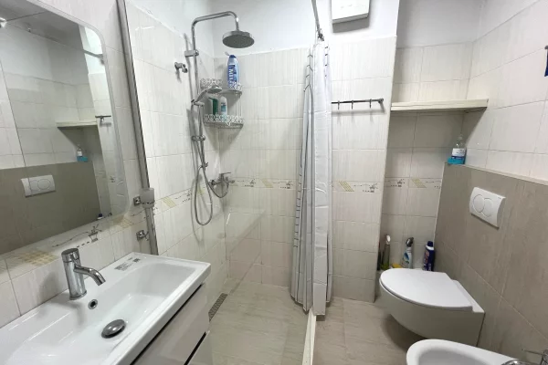 Shtepi me qera Apartament ne Tirane, 2+1, Mobilimi E mobiluar, Pagesa 60,000  Leke.