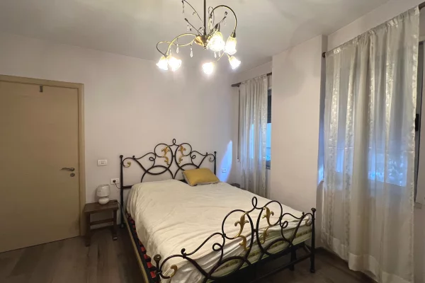 Shtepi me qera Apartament ne Tirane, 2+1, Mobilimi E mobiluar, Pagesa 60,000  Leke.