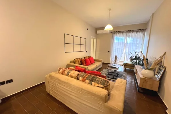 Appartamento in affitto a Tirana 1+1, Arredato