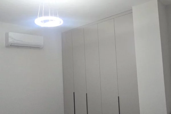 Shtepi me qera Apartament ne Tirane, 1+1, Mobilimi E mobiluar, Pagesa 450  Euro.