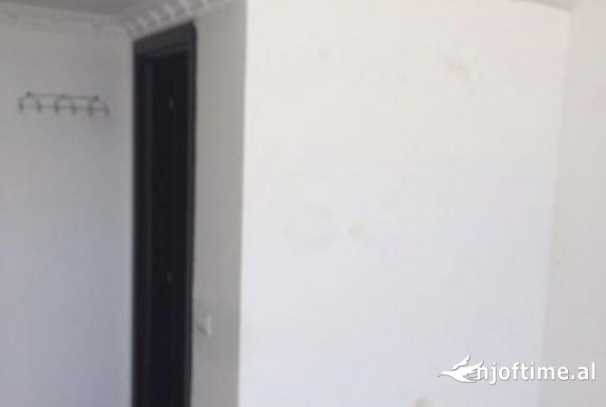 Ambiente Commerciale in Affitto 1+1 a Tirana - 25,000 Leke