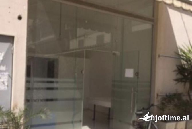 Ambiente Commerciale in Affitto 1+1 a Tirana - 25,000 Leke