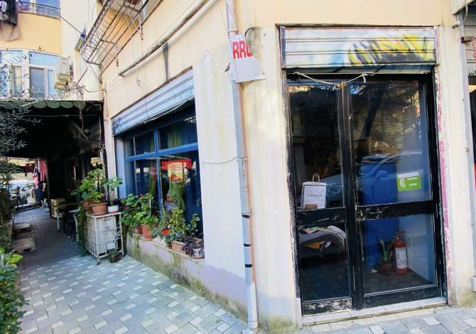 Shesim njesi komerciale ne Komuen e Parisit kati 0