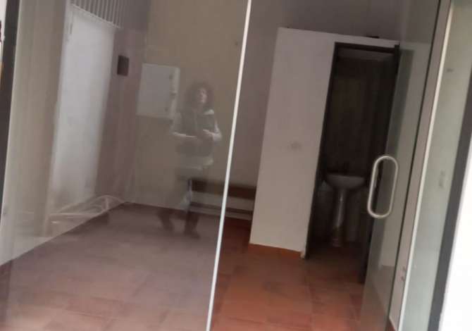 Ambient biznesi me qera 1+1 ne Tirane - 25,000 Leke