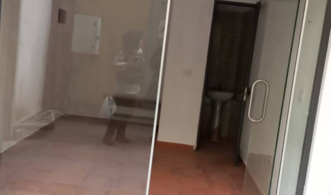 Jepet me qera dyqan ne myslym shyr 250 mijlek