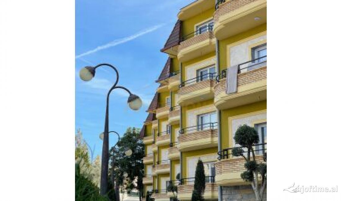 Shtepi ne shitje Apartament ne Tirane, 3+1, Mobilimi Bosh, pa mobiluar, Pagesa 228,000  Euro.