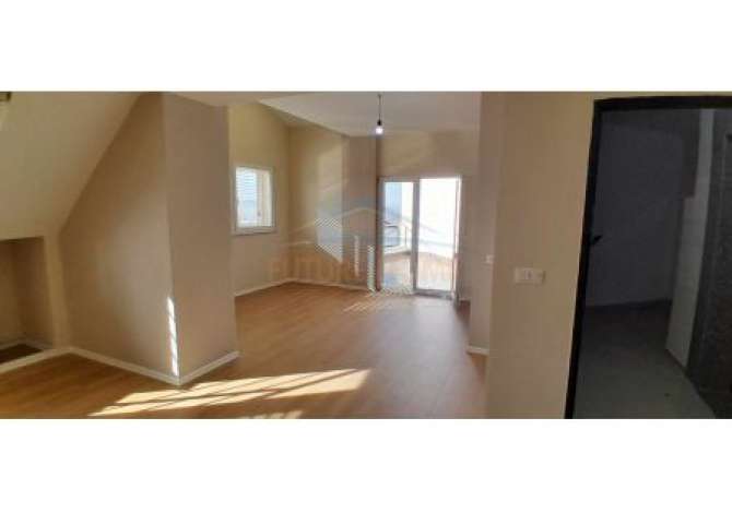 Duplex (casa a 2 piani) in vendita a Tirana 3+1, Vuoto
