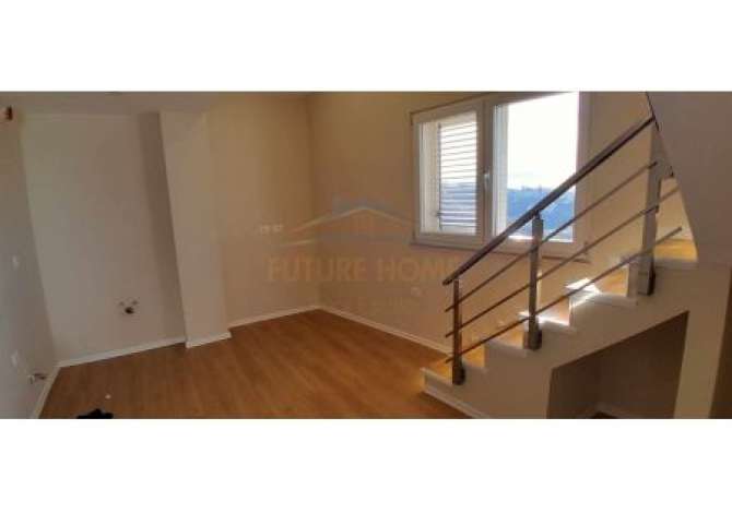 Duplex (casa a 2 piani) in vendita a Tirana 3+1, Vuoto