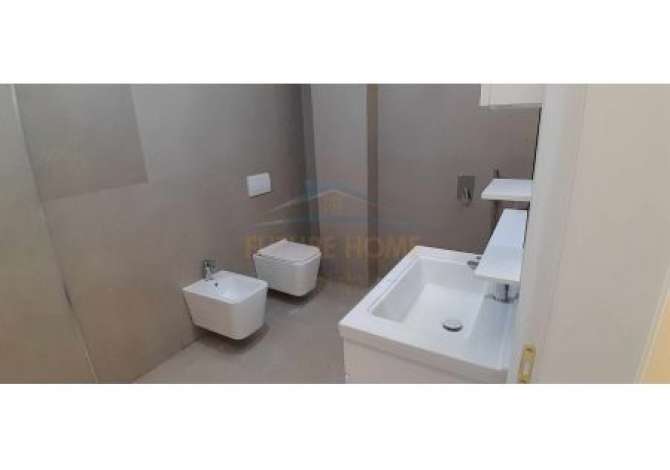 Duplex (casa a 2 piani) in vendita a Tirana 3+1, Vuoto