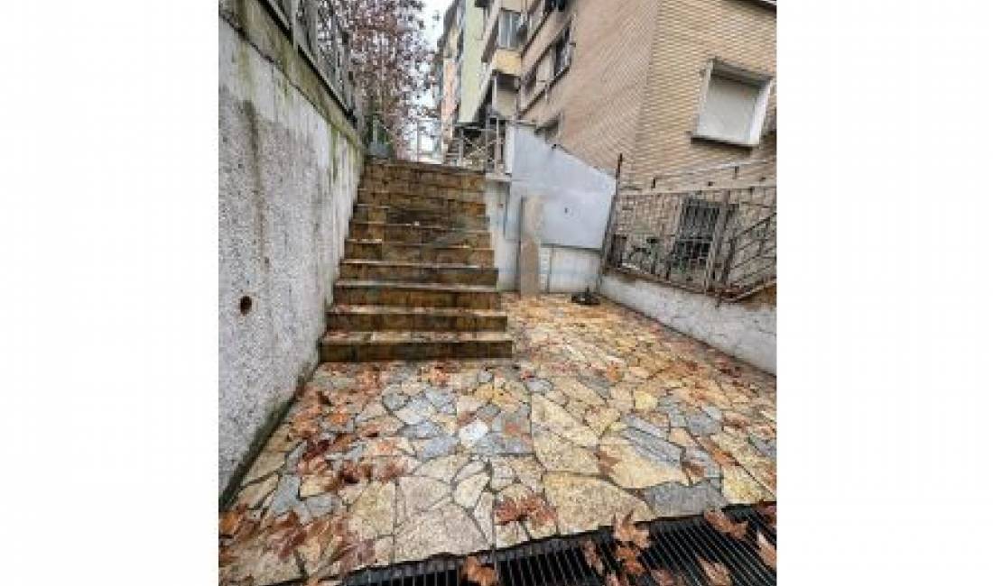 Qera, Dyqan, ne Medrese, Tirane. AREA39148 