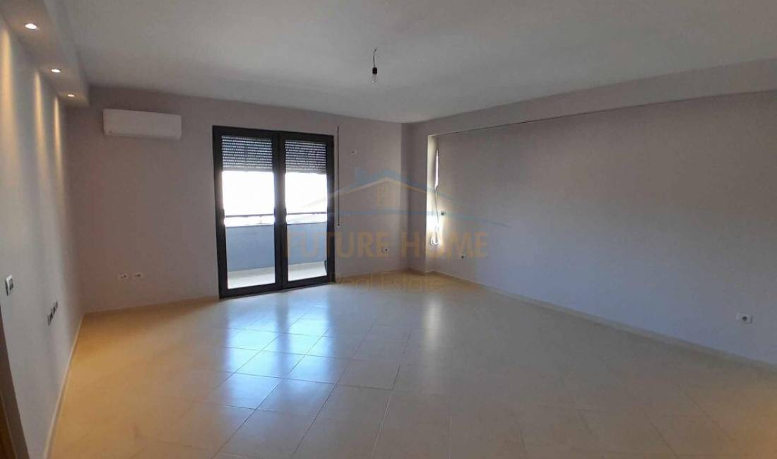 Qera, Ambient per Zyra, ne Sheshi Willson, Tirane. AREA39393   