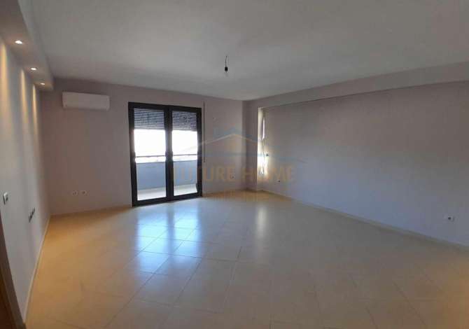 Ambiente Commerciale in Affitto 1+1 a Tirana - 1,000 Euro