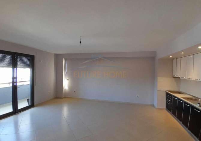 Ambiente Commerciale in Affitto 1+1 a Tirana - 1,000 Euro