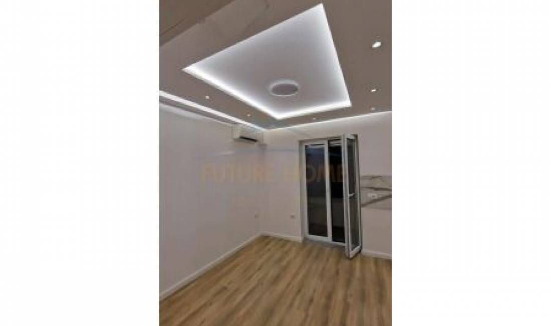 Shtepi ne shitje Apartament ne Tirane, 3+1, Mobilimi Bosh, pa mobiluar, Pagesa 260,000  Euro.