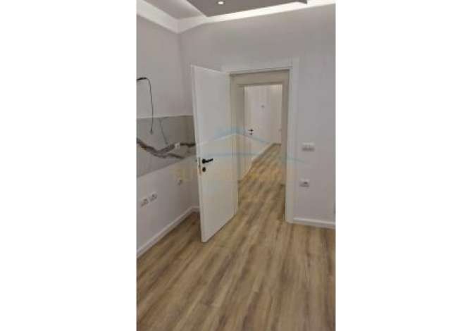 Shtepi ne shitje Apartament ne Tirane, 3+1, Mobilimi Bosh, pa mobiluar, Pagesa 260,000  Euro.