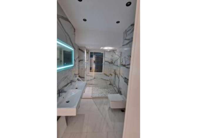 Shtepi ne shitje Apartament ne Tirane, 3+1, Mobilimi Bosh, pa mobiluar, Pagesa 260,000  Euro.