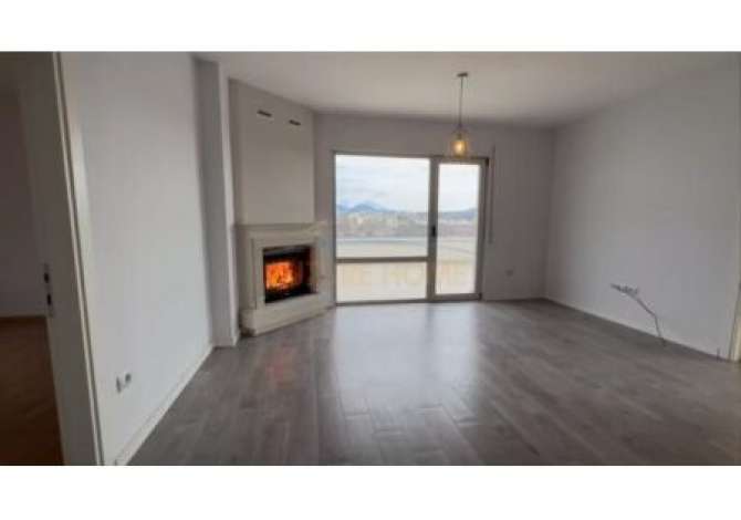 Appartamento in vendita a Tirana 2+1, SemiArredato