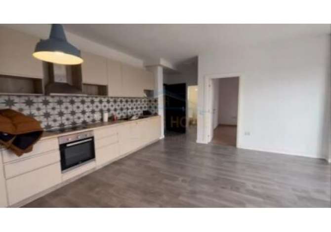 Appartamento in vendita a Tirana 2+1, SemiArredato