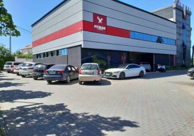 Ambiente Commerciale in Affitto 1+1 a Tirana - 12,000 Euro