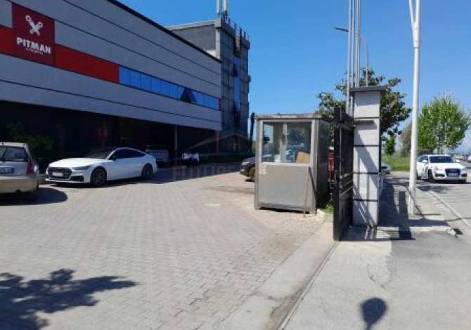 Ambiente Commerciale in Affitto 1+1 a Tirana - 12,000 Euro