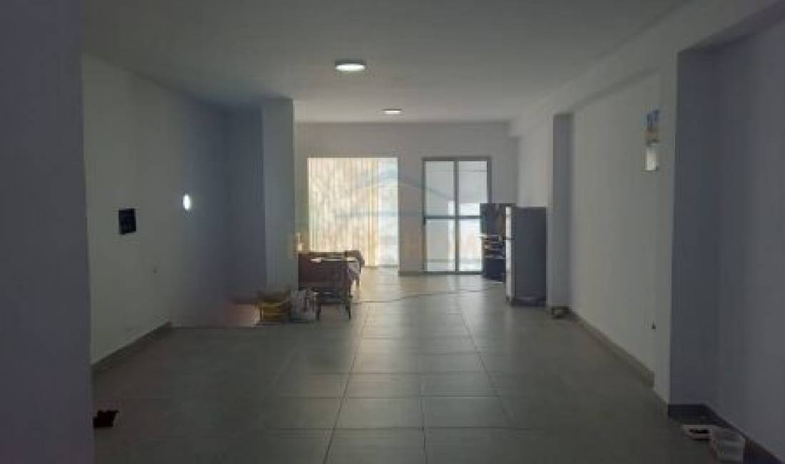 Shitet, Njesi, ne Rrugen e Dibres, prane Komisariatit Nr. 4, Tirane.  AREA40518  