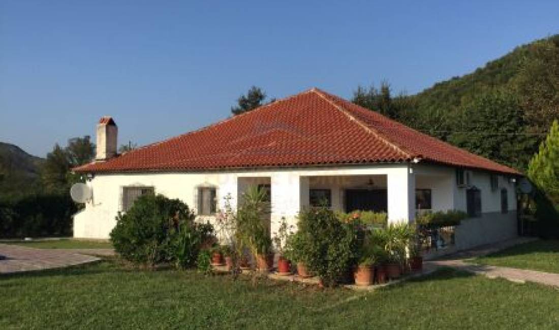 Shtepi me qera Vila Luksoze ne Tirane, 2+1, Mobilimi E mobiluar, Pagesa 1,500  Euro.