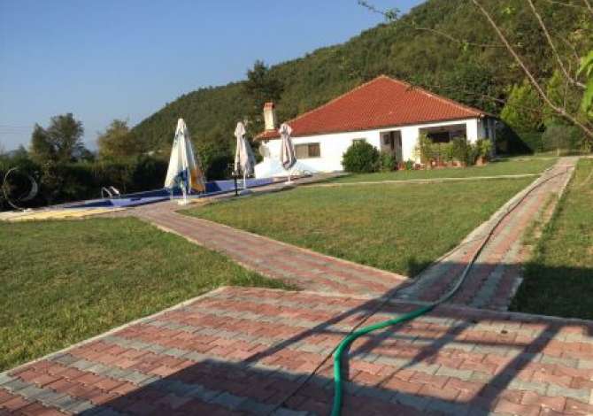 Shtepi me qera Vila Luksoze ne Tirane, 2+1, Mobilimi E mobiluar, Pagesa 1,500  Euro.