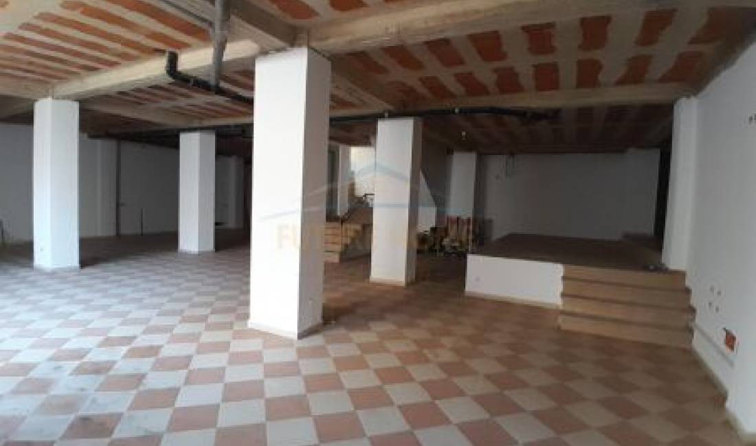 Shitje, Ambient Biznesi, rruga Muhamet Gjollesha, 21 Dhjetori, Tirane AREA42536   