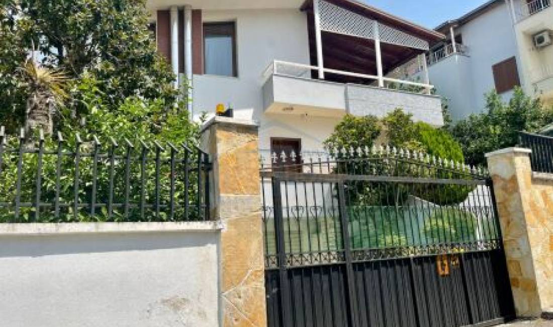Villa di lusso in vendita a Tirana 4+1, Arredato