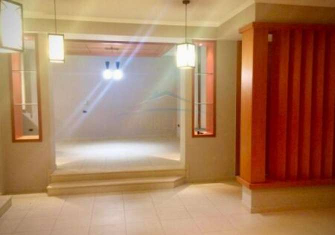 Villa di lusso in vendita a Tirana 4+1, Arredato