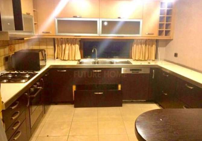 Villa di lusso in vendita a Tirana 4+1, Arredato