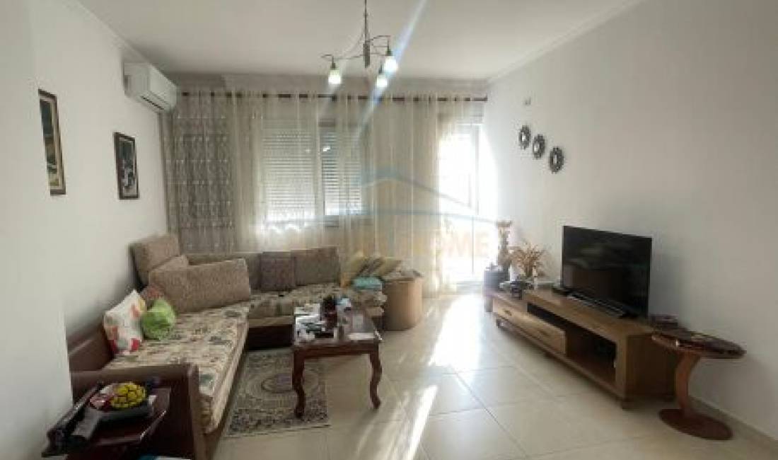 Shtepi ne shitje Apartament ne Tirane, 2+1, Mobilimi E mobiluar, Pagesa 220,000  Euro.