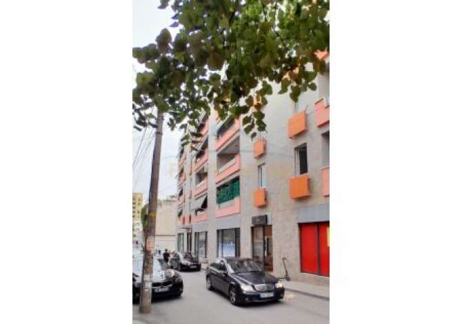 Ambiente Commerciale in Vendita 1+1 a Tirana - 50,000 Euro