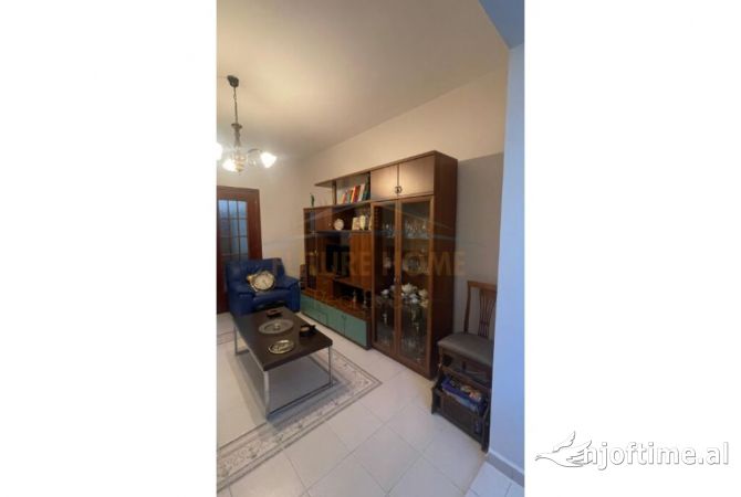 Shtepi me qera Apartament ne Tirane, 2+1, Mobilimi E mobiluar, Pagesa 700  Euro.