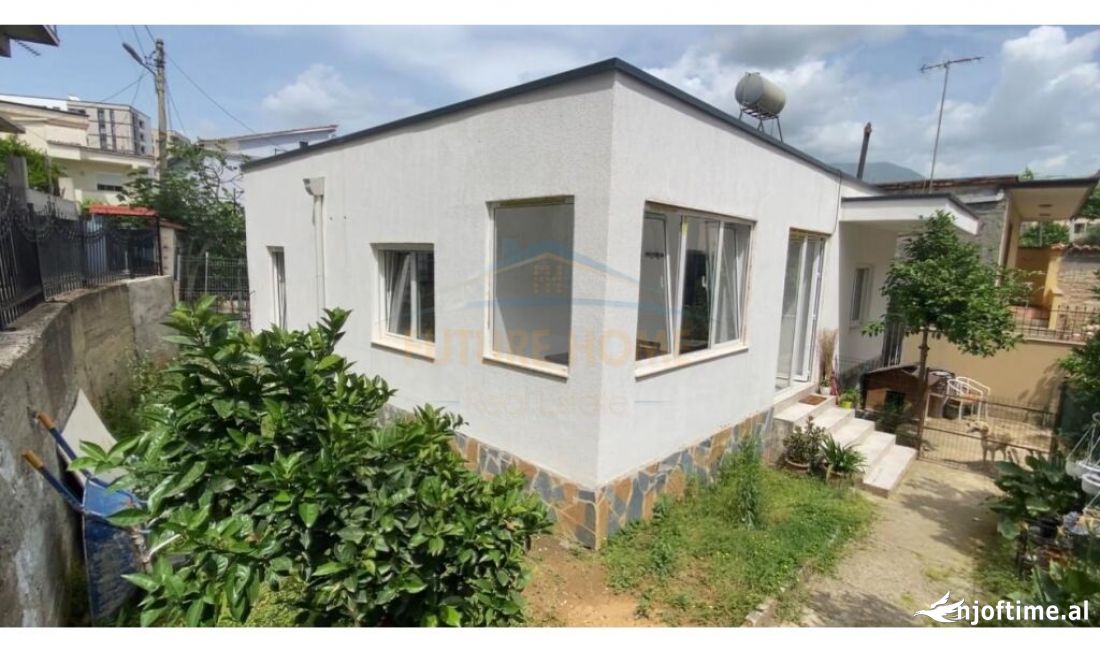 Shtepi me qera Shtepi Private ne Tirane, 2+1, Mobilimi E mobiluar, Pagesa 600  Euro.