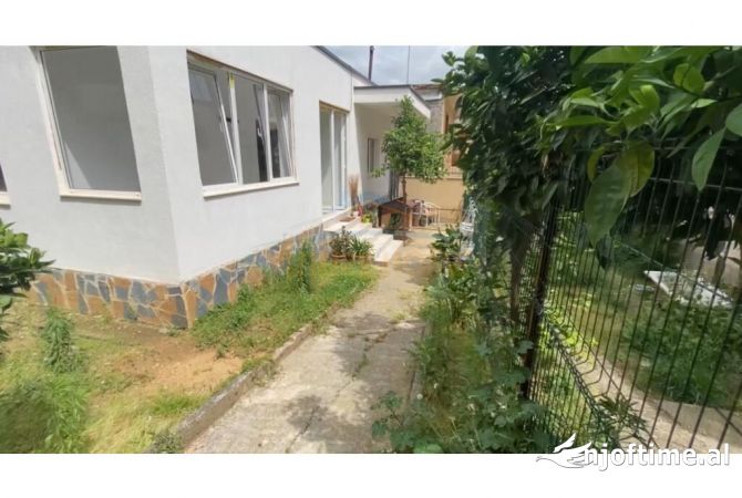 Shtepi me qera Shtepi Private ne Tirane, 2+1, Mobilimi E mobiluar, Pagesa 600  Euro.